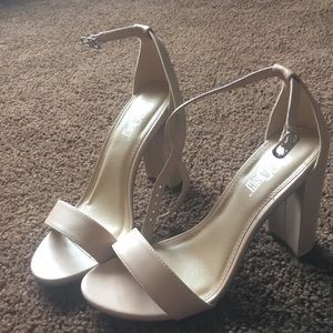 BRAND NEW 🥰 nude heels